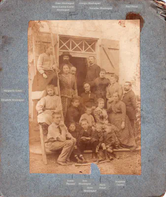 1891-Du monde sur le perron de Lacaze-1