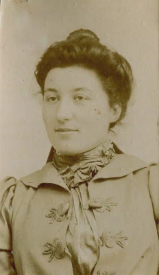Louise Moulonguet 20 ans