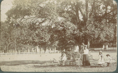 1900-env-Amelie_Chedor_et_ses_enfants