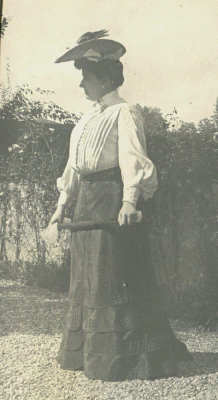 1900-env-Une_des_soeurs_Xinto