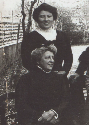 1909-Valentine_Louise_Moulonguet