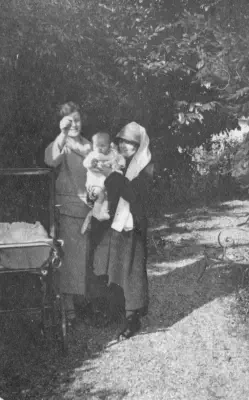 1924-Valentine et Madeleine (Maman) et YY