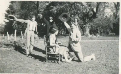 1927-Paques_Vidouze Georges Ancely a genou