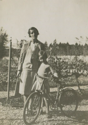 1930-Madeleine_et_Valentine_Loubiere_Oloron