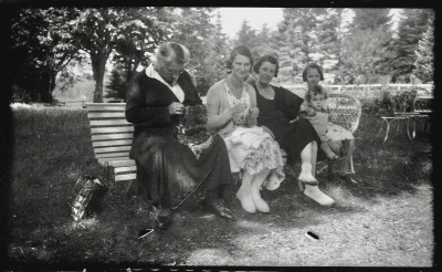 1931-env-sur_un_banc_de_Vidouze