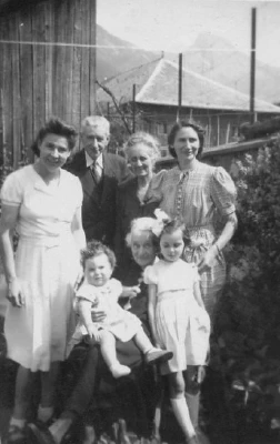 1944-env-Petit-Thones-3 générations
