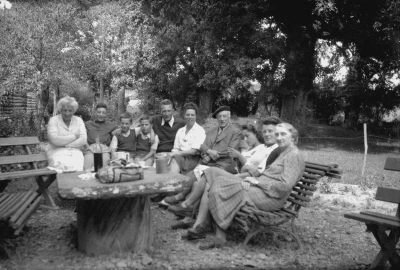 1945-Les_Ancely_a_Vidouze_derriere