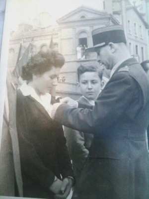 1946-env-Teuteur-decoree_par_De_Gaulle