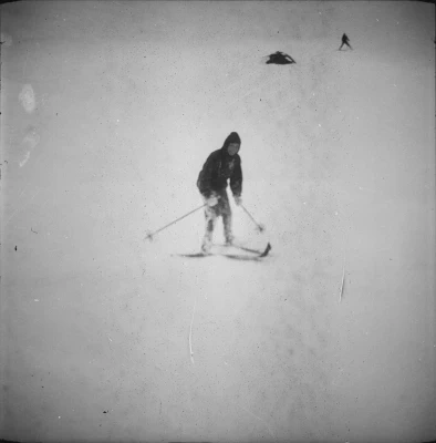 1954_Madeleine_Loubiere_au_ski