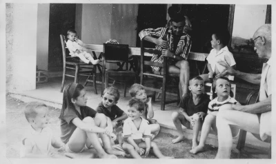 1958-07-Victor-et-ses-petitsEnfants-2