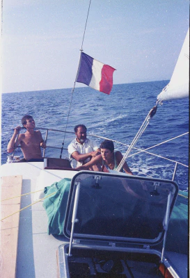 1975-env-Famille_Balazard_en_bateau