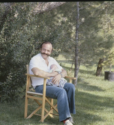 1980-env-Jacques_avec_Marine_Olivier