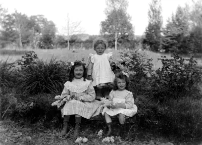 1908 -Valentine & Georges Ancely, Marguerite Garipuy